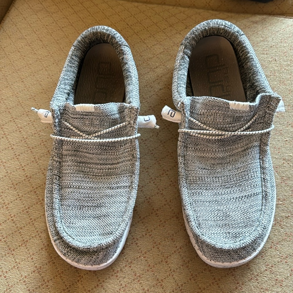 Hey Dudes in a gray color. Size men 11.